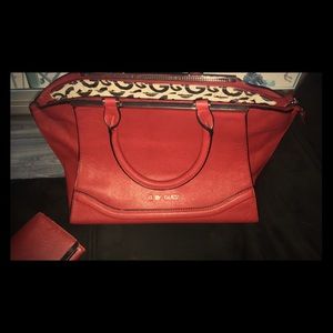 Guess bag with matching wallet